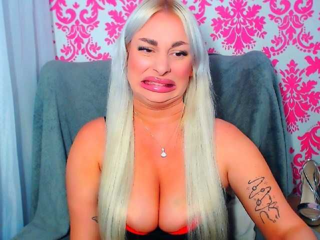 BlondAna