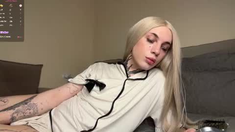 Chloe (INDEPENDENT MODEL