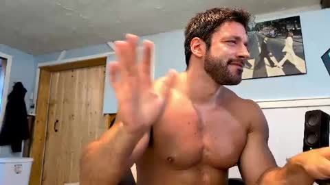 pizza_biceps