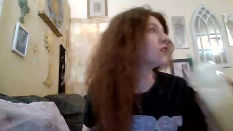 queencrimsonlvx