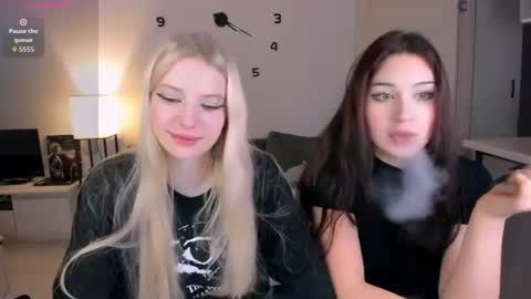 Jessy blonde & Olivia brunette